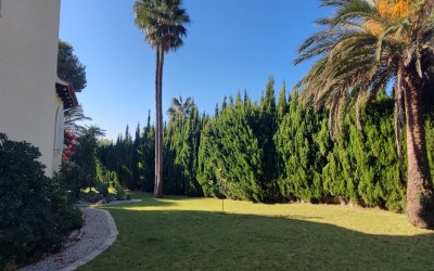 Villa, de style méditerranéen, à Sierra de Altea Golf, avec un beau jardin plat.